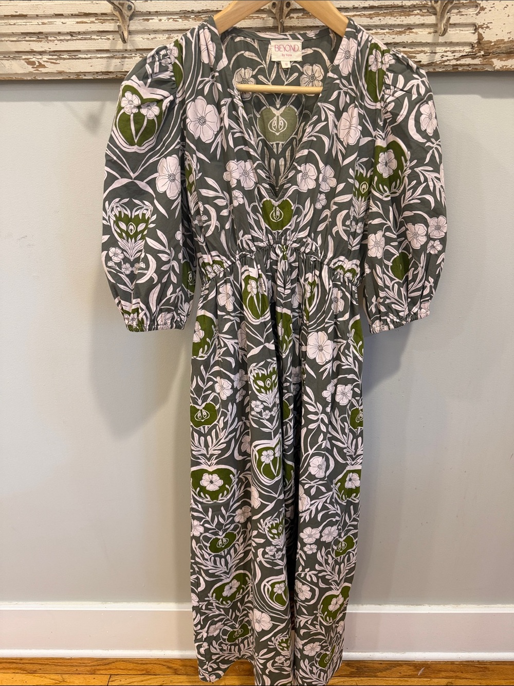 Beyond by Vera Midi Dress New without tags Size Small